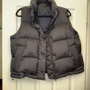 Lululemon Wunder Puff 600-down-fill cropped vest. Size 6. Black.